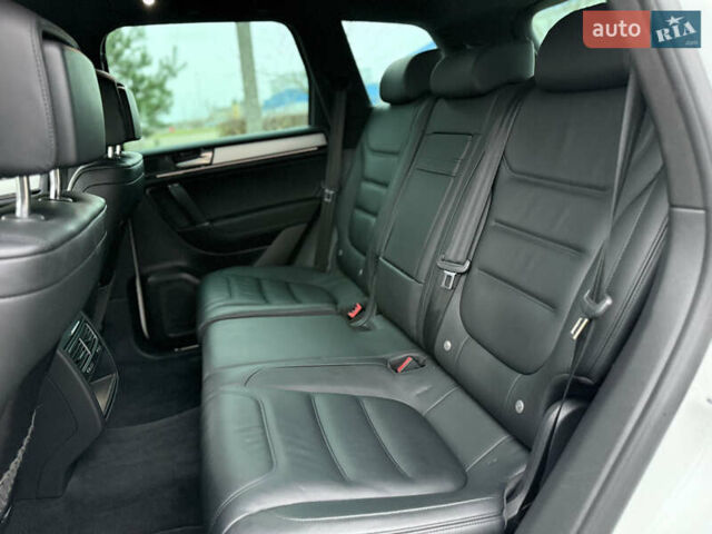 Белый Фольксваген Туарег, объемом двигателя 3 л и пробегом 279 тыс. км за 22999 $, фото 23 на Automoto.ua