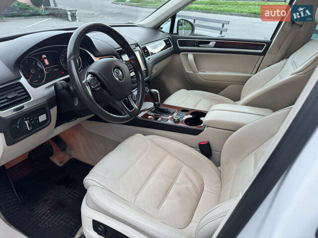 Белый Фольксваген Туарег, объемом двигателя 2.97 л и пробегом 278 тыс. км за 26800 $, фото 22 на Automoto.ua