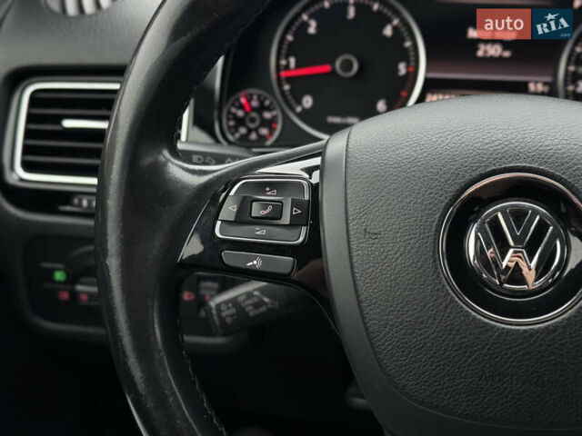 Белый Фольксваген Туарег, объемом двигателя 2.97 л и пробегом 248 тыс. км за 18000 $, фото 40 на Automoto.ua