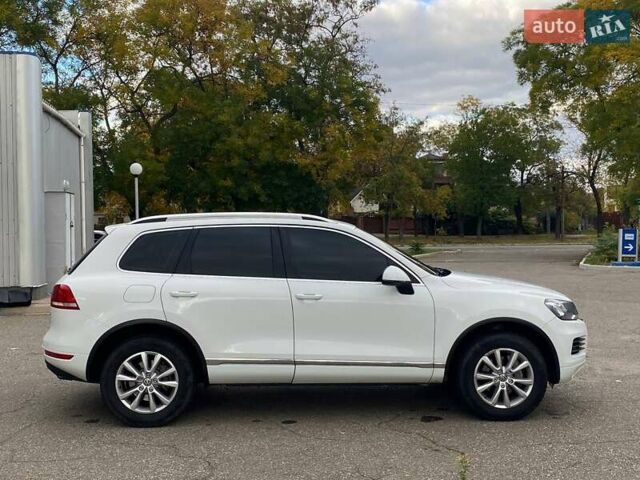 Белый Фольксваген Туарег, объемом двигателя 2.98 л и пробегом 258 тыс. км за 22499 $, фото 3 на Automoto.ua