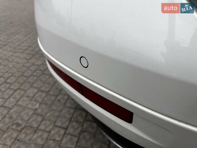 Белый Фольксваген Туарег, объемом двигателя 2.97 л и пробегом 260 тыс. км за 21900 $, фото 20 на Automoto.ua