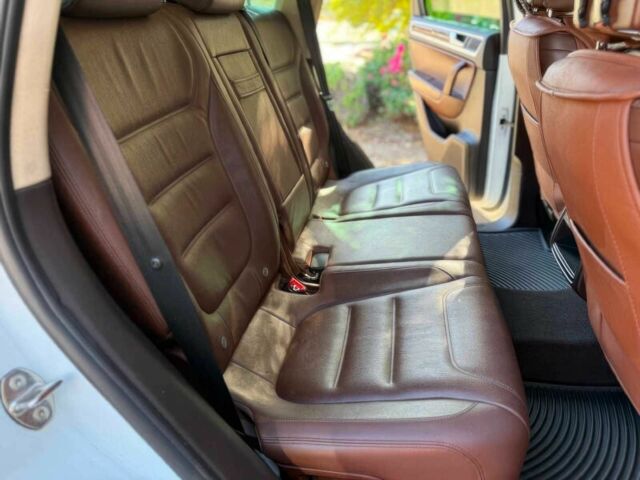 Белый Фольксваген Туарег, объемом двигателя 3 л и пробегом 83 тыс. км за 10500 $, фото 9 на Automoto.ua