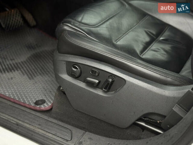 Белый Фольксваген Туарег, объемом двигателя 2.97 л и пробегом 248 тыс. км за 18000 $, фото 25 на Automoto.ua