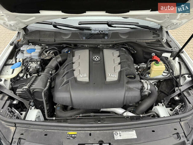 Белый Фольксваген Туарег, объемом двигателя 3 л и пробегом 279 тыс. км за 22999 $, фото 41 на Automoto.ua