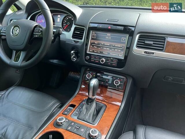 Белый Фольксваген Туарег, объемом двигателя 3 л и пробегом 290 тыс. км за 19900 $, фото 16 на Automoto.ua