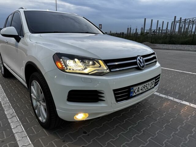 Белый Фольксваген Туарег, объемом двигателя 3 л и пробегом 266 тыс. км за 17000 $, фото 9 на Automoto.ua
