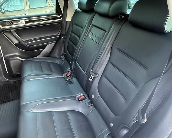 Белый Фольксваген Туарег, объемом двигателя 2.97 л и пробегом 145 тыс. км за 31500 $, фото 15 на Automoto.ua