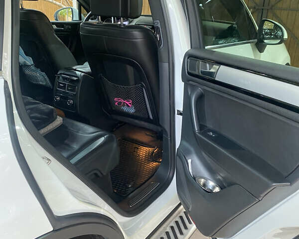 Білий Фольксваген Туарег, об'ємом двигуна 2.97 л та пробігом 165 тис. км за 23800 $, фото 5 на Automoto.ua