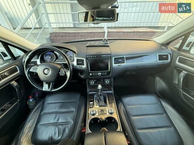 Белый Фольксваген Туарег, объемом двигателя 2.97 л и пробегом 145 тыс. км за 31500 $, фото 23 на Automoto.ua