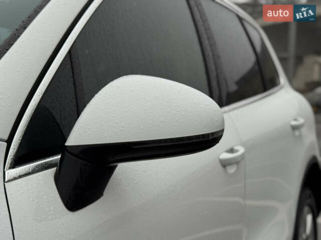 Белый Фольксваген Туарег, объемом двигателя 2.97 л и пробегом 248 тыс. км за 18000 $, фото 19 на Automoto.ua