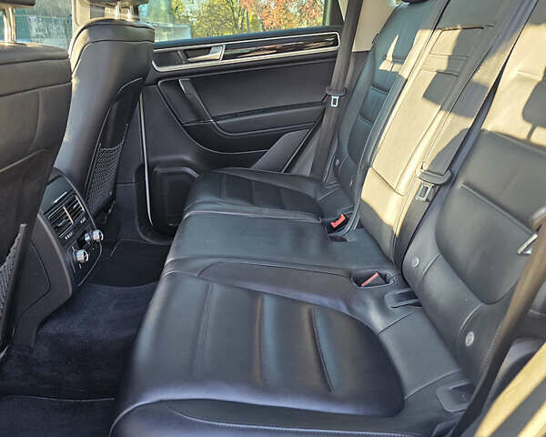 Белый Фольксваген Туарег, объемом двигателя 3 л и пробегом 260 тыс. км за 26000 $, фото 33 на Automoto.ua