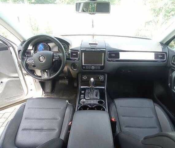 Белый Фольксваген Туарег, объемом двигателя 3 л и пробегом 140 тыс. км за 16600 $, фото 7 на Automoto.ua