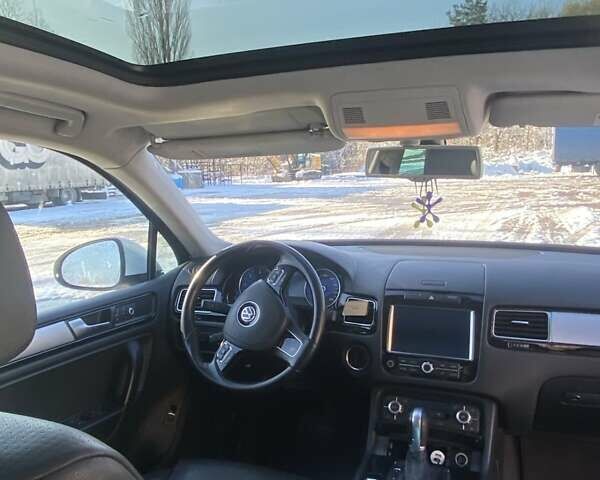 Белый Фольксваген Туарег, объемом двигателя 2.97 л и пробегом 400 тыс. км за 17000 $, фото 16 на Automoto.ua