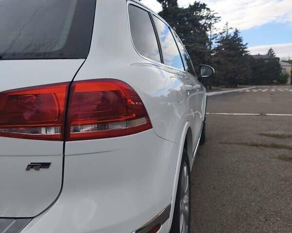 Белый Фольксваген Туарег, объемом двигателя 2.97 л и пробегом 162 тыс. км за 21500 $, фото 3 на Automoto.ua