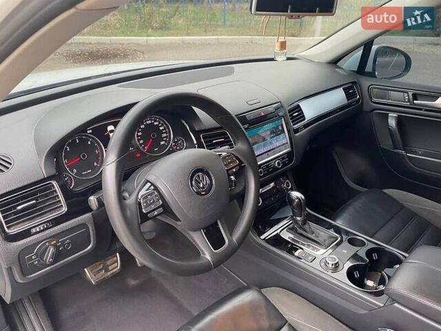 Белый Фольксваген Туарег, объемом двигателя 2.98 л и пробегом 258 тыс. км за 22499 $, фото 8 на Automoto.ua