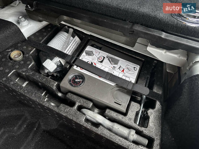 Белый Фольксваген Туарег, объемом двигателя 2.97 л и пробегом 260 тыс. км за 21900 $, фото 22 на Automoto.ua