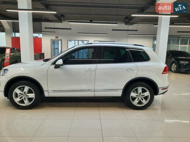 Белый Фольксваген Туарег, объемом двигателя 3 л и пробегом 111 тыс. км за 23477 $, фото 2 на Automoto.ua