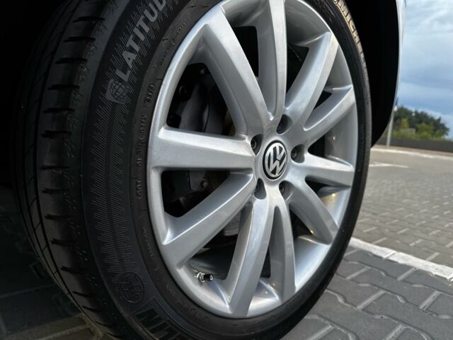 Белый Фольксваген Туарег, объемом двигателя 3 л и пробегом 266 тыс. км за 17000 $, фото 13 на Automoto.ua