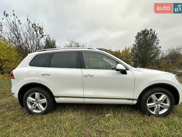 Белый Фольксваген Туарег, объемом двигателя 3 л и пробегом 236 тыс. км за 22000 $, фото 11 на Automoto.ua