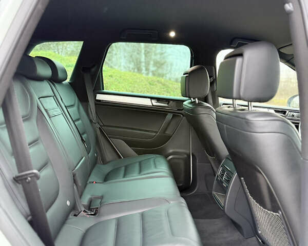 Белый Фольксваген Туарег, объемом двигателя 3 л и пробегом 279 тыс. км за 22999 $, фото 34 на Automoto.ua