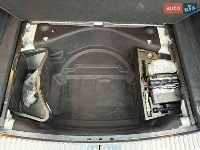 Белый Фольксваген Туарег, объемом двигателя 3 л и пробегом 279 тыс. км за 22999 $, фото 39 на Automoto.ua