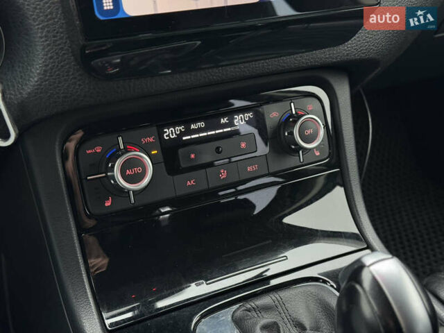 Белый Фольксваген Туарег, объемом двигателя 2.97 л и пробегом 248 тыс. км за 18000 $, фото 32 на Automoto.ua