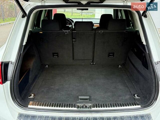 Белый Фольксваген Туарег, объемом двигателя 2.97 л и пробегом 290 тыс. км за 15900 $, фото 15 на Automoto.ua