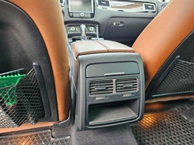 Белый Фольксваген Туарег, объемом двигателя 3 л и пробегом 154 тыс. км за 12500 $, фото 11 на Automoto.ua