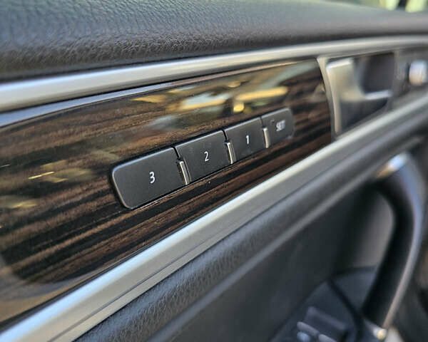 Белый Фольксваген Туарег, объемом двигателя 3 л и пробегом 260 тыс. км за 26000 $, фото 14 на Automoto.ua