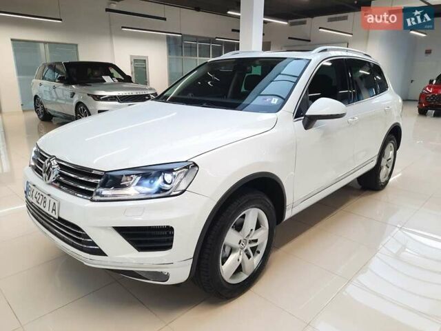 Белый Фольксваген Туарег, объемом двигателя 3 л и пробегом 111 тыс. км за 23477 $, фото 5 на Automoto.ua