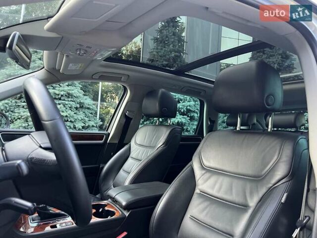 Белый Фольксваген Туарег, объемом двигателя 3 л и пробегом 290 тыс. км за 19900 $, фото 20 на Automoto.ua