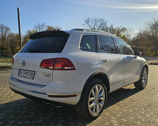 Белый Фольксваген Туарег, объемом двигателя 3 л и пробегом 260 тыс. км за 26000 $, фото 7 на Automoto.ua