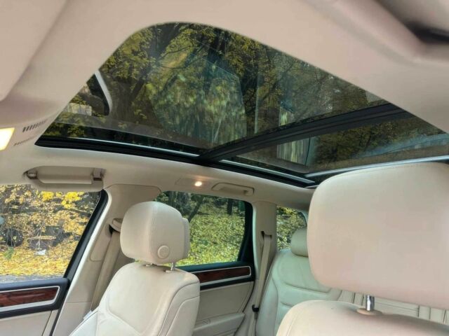 Белый Фольксваген Туарег, объемом двигателя 3.6 л и пробегом 85 тыс. км за 7000 $, фото 8 на Automoto.ua