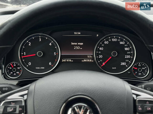 Белый Фольксваген Туарег, объемом двигателя 2.97 л и пробегом 248 тыс. км за 18000 $, фото 38 на Automoto.ua