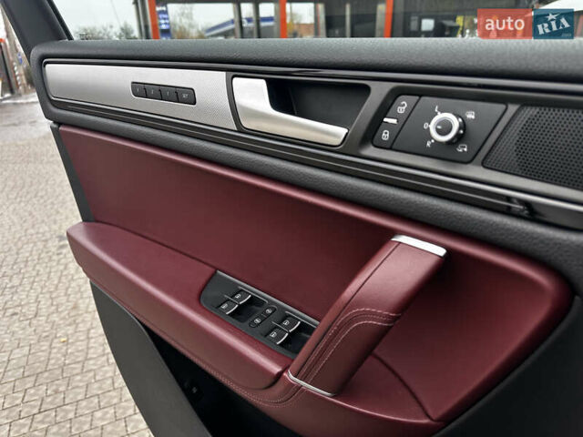 Белый Фольксваген Туарег, объемом двигателя 2.97 л и пробегом 260 тыс. км за 21900 $, фото 27 на Automoto.ua