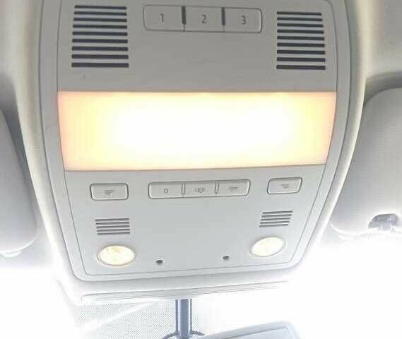 Белый Фольксваген Туарег, объемом двигателя 3 л и пробегом 140 тыс. км за 16600 $, фото 6 на Automoto.ua