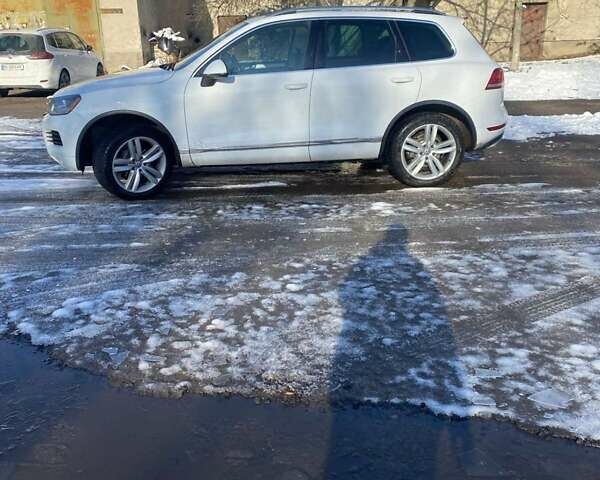 Белый Фольксваген Туарег, объемом двигателя 2.97 л и пробегом 400 тыс. км за 17000 $, фото 12 на Automoto.ua