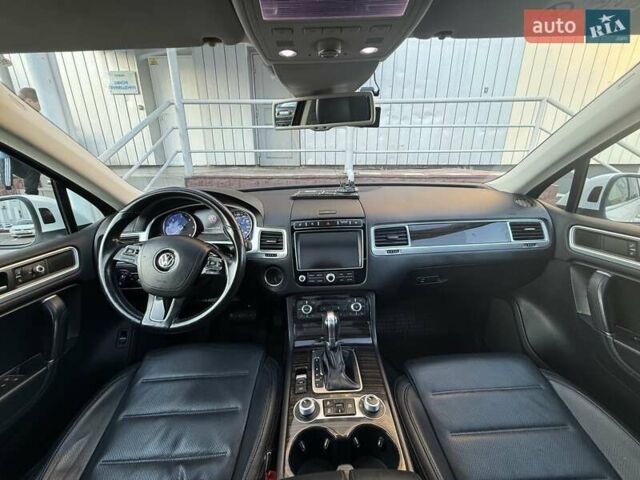 Белый Фольксваген Туарег, объемом двигателя 2.97 л и пробегом 145 тыс. км за 31500 $, фото 26 на Automoto.ua