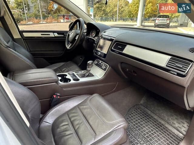 Белый Фольксваген Туарег, объемом двигателя 2.97 л и пробегом 227 тыс. км за 23499 $, фото 9 на Automoto.ua