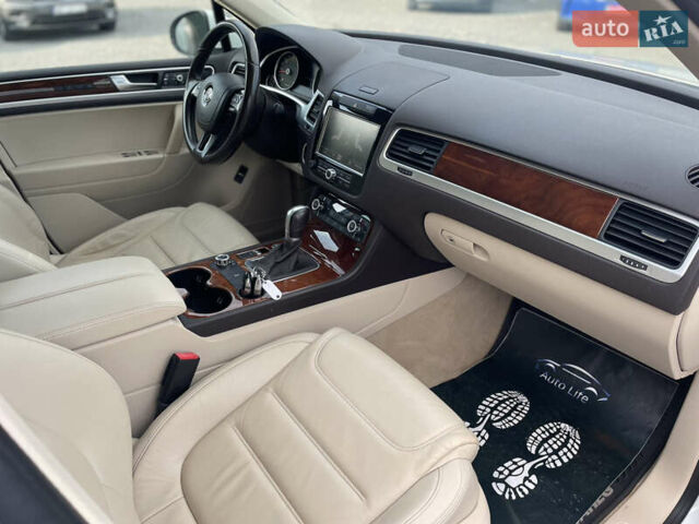 Белый Фольксваген Туарег, объемом двигателя 2.97 л и пробегом 141 тыс. км за 23500 $, фото 9 на Automoto.ua