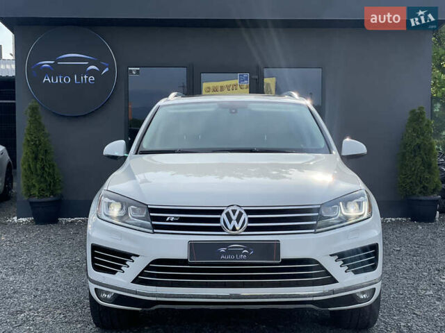 Белый Фольксваген Туарег, объемом двигателя 2.97 л и пробегом 141 тыс. км за 23500 $, фото 1 на Automoto.ua
