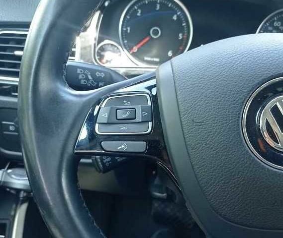 Белый Фольксваген Туарег, объемом двигателя 3 л и пробегом 140 тыс. км за 16600 $, фото 4 на Automoto.ua