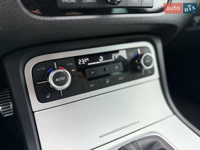 Белый Фольксваген Туарег, объемом двигателя 3 л и пробегом 279 тыс. км за 22999 $, фото 30 на Automoto.ua