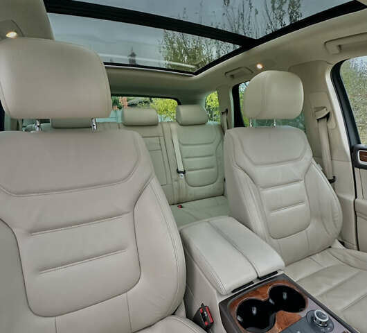 Белый Фольксваген Туарег, объемом двигателя 3 л и пробегом 236 тыс. км за 22000 $, фото 23 на Automoto.ua