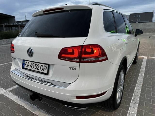 Белый Фольксваген Туарег, объемом двигателя 3 л и пробегом 266 тыс. км за 17000 $, фото 5 на Automoto.ua