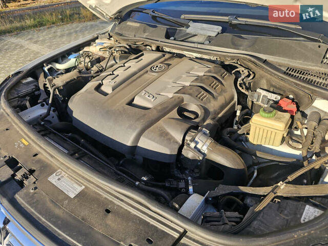 Белый Фольксваген Туарег, объемом двигателя 3 л и пробегом 260 тыс. км за 26000 $, фото 38 на Automoto.ua