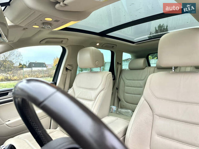 Белый Фольксваген Туарег, объемом двигателя 3 л и пробегом 236 тыс. км за 22000 $, фото 20 на Automoto.ua