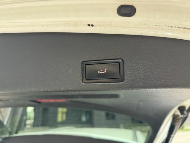 Белый Фольксваген Туарег, объемом двигателя 3 л и пробегом 291 тыс. км за 15900 $, фото 17 на Automoto.ua