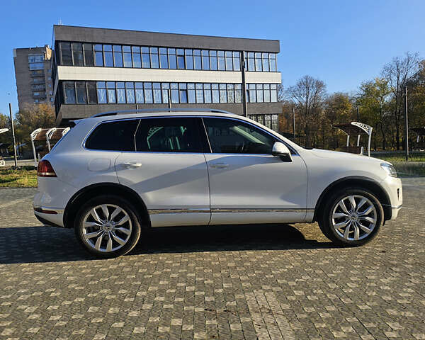 Белый Фольксваген Туарег, объемом двигателя 3 л и пробегом 260 тыс. км за 26000 $, фото 9 на Automoto.ua