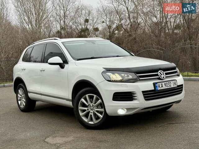 Белый Фольксваген Туарег, объемом двигателя 2.97 л и пробегом 290 тыс. км за 15900 $, фото 2 на Automoto.ua